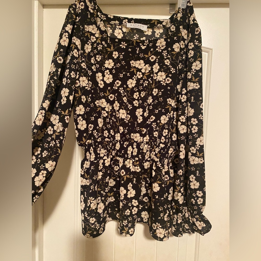 Hayden floral top size Large